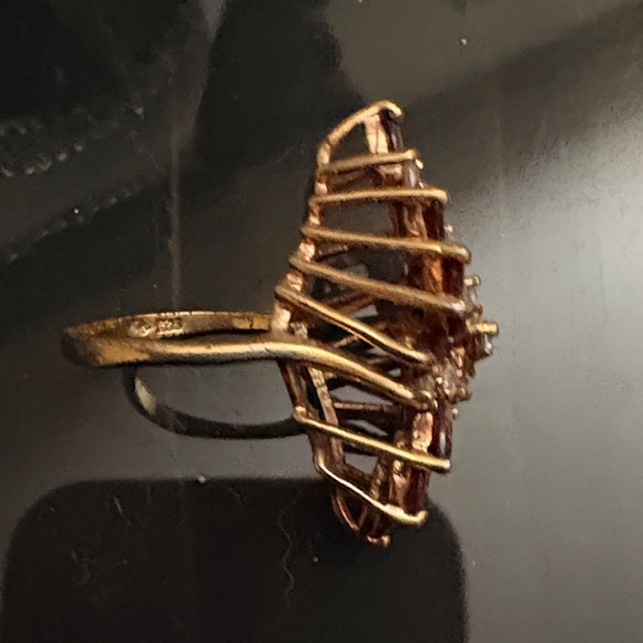 Elegant Gold Garnet? Cluster Cocktail ring - Picture 2 of 3
